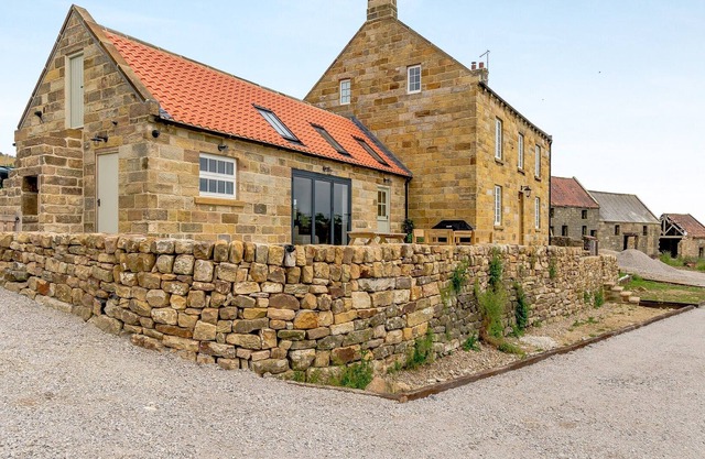 6 bedroom accommodation in Egton Grange