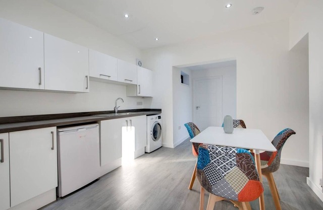 6 BEDROOM HMO SHARED HOUSE SUITABLE FOR CONTRACTORS/COMPANY LET