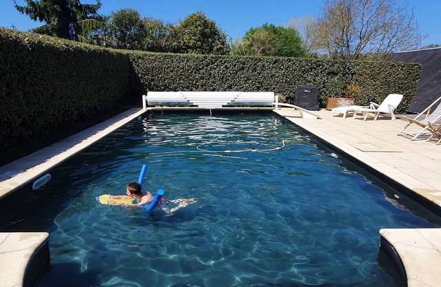 6 people /quiet house swimming pool /10mn circuit 24h