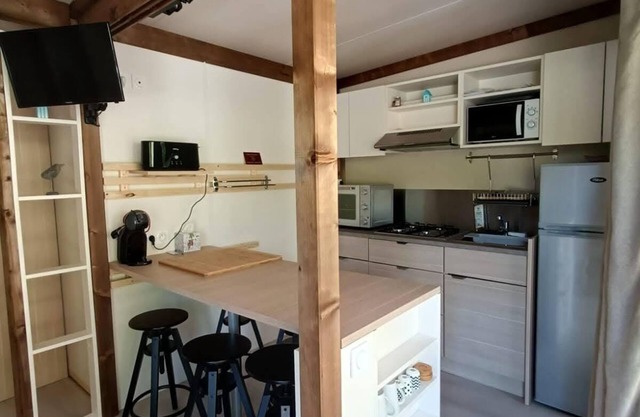 6-person chalet 20 minutes from Contis Plage