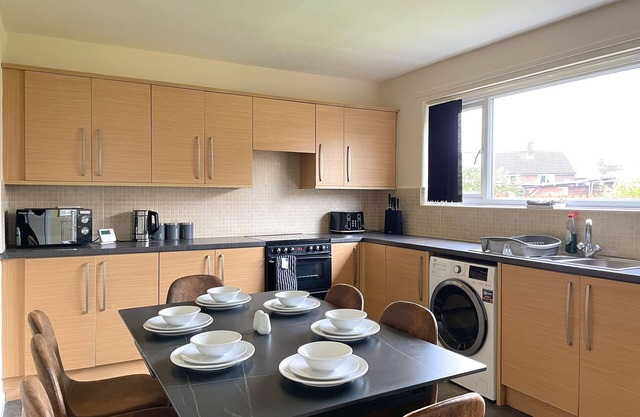 6 Person Spacious Home with Garden
