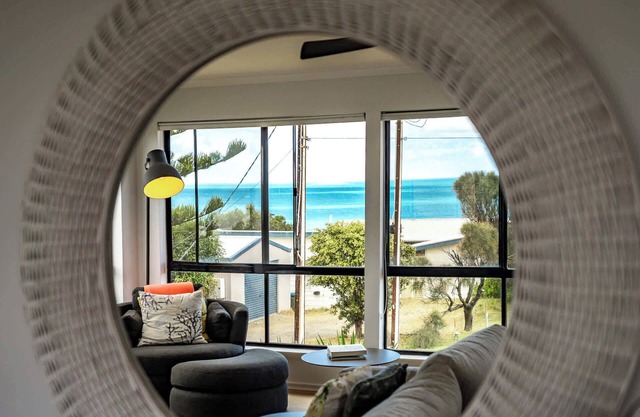 60 Seagull Ave, Chiton