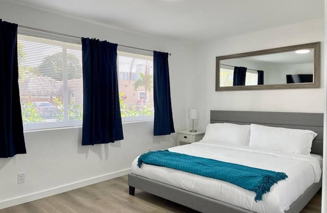 600 apt 2 · Charming 2 Bed/Parking 10min from FLL & Beach