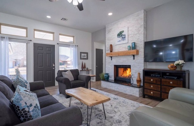 604 - Upscale, Modern & Comfortable, Pet friendly