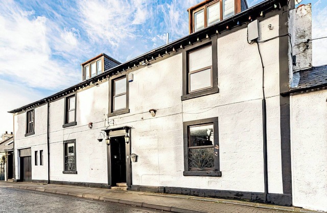 7 bedroom accommodation in Tarbolton, near Ayr