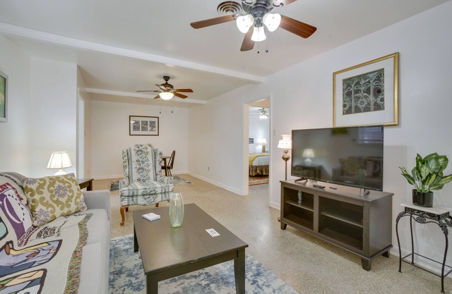 7 Mi to Dtwn NOLA: Pet-Friendly Home w/Yard