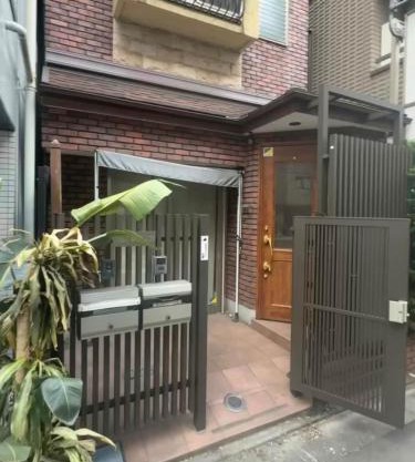 8 mins walk to Guaihu Station, European style small building with 2 separate bedrooms and no parking No pets allowed