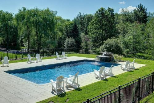 853 condo in Bromont Vieux Village mountain view