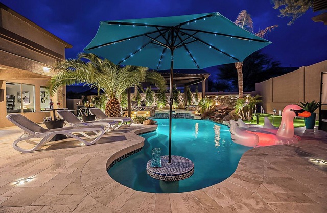 8BR/5.5Bath Savage w/HEATED POOL/Arcade/HotTub