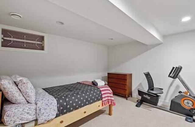 9 Guests | King Bed | Pin Ball | BBQ | Piano