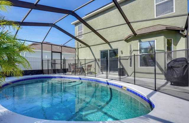 9 Mi to Beach: Peaceful Riverview Home w/Patio