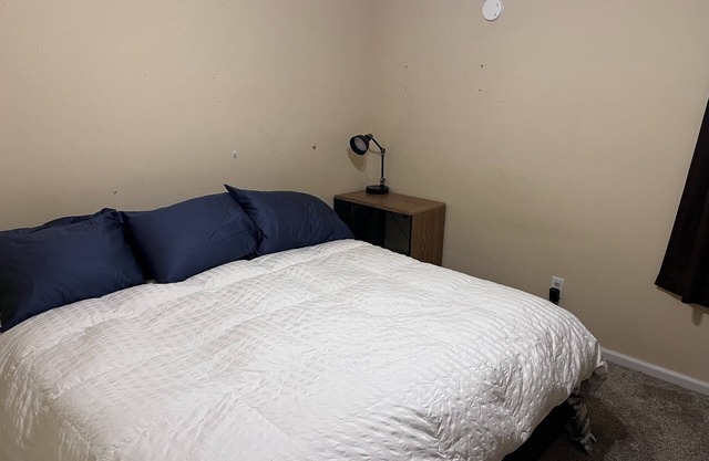 9 Miles to FAMU & 7 Miles to FSU; Convenient/Safe Neighborhood. Backyard fenced.