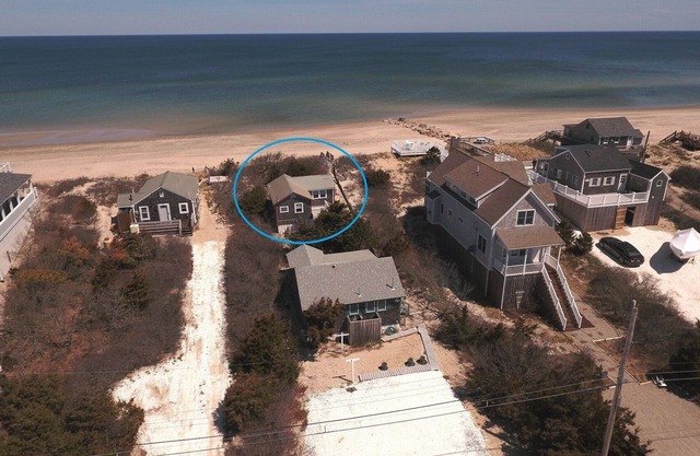 95A Salt Marsh- Seaside escape @ private beach-1BR Cottage w/AC, steps to sand!