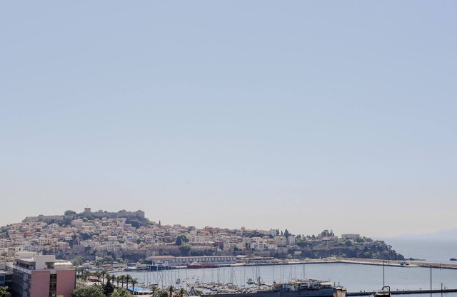 9th floor deluxe apartment with panoramic view of Kavala and jacuzzi.