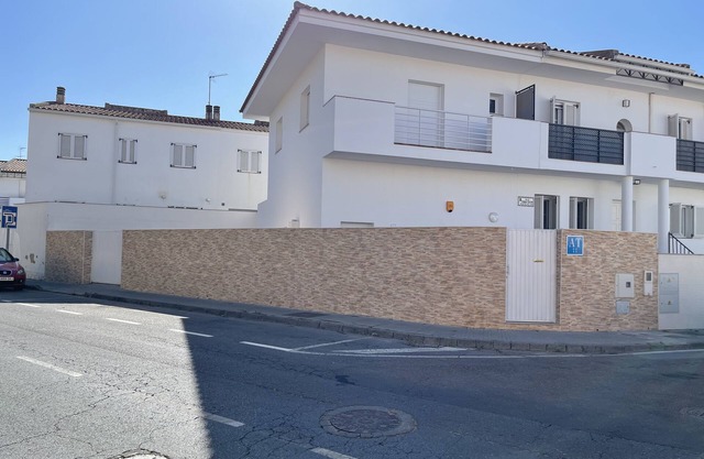 A 4 min del Puente Romano y 14 de la Zona Monumental. Ideal Familia y Parejas