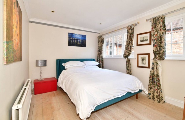 A beautiful, charming & deceptively spacious converted barn in a quiet locationn