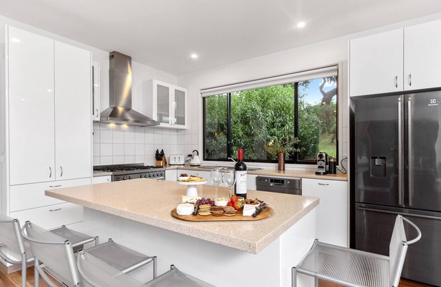 A Cozy 4BR Located in the Charming Coastal Town of Lorne