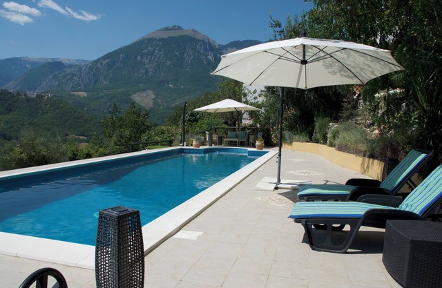 A detached holiday hideaway for 2 with private 12m x 4m pool & stunning views.