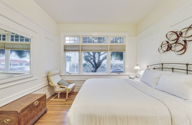 A fantastic 1 bedroom apartment in one of the cities most dynamic neighborhoods
