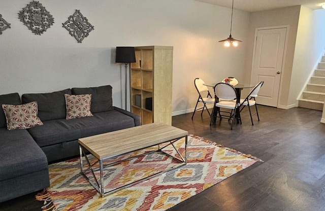 A Modern and Executive Unit~1 Parking Spot&Great Location - Close To Everything