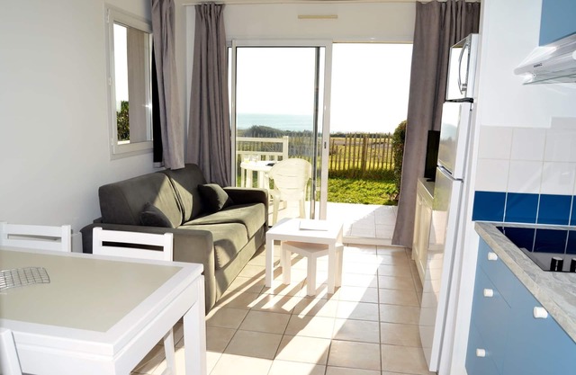 A008-Apartment-Budget-Private Bathroom-Sea view