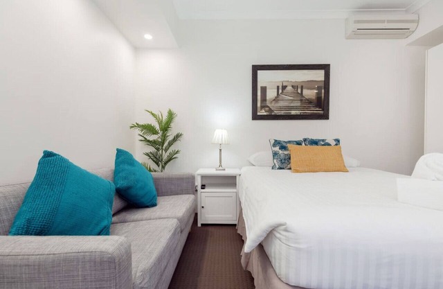 A1 - Stylish, light-filled 2 bed apt. Free Wi-Fi!