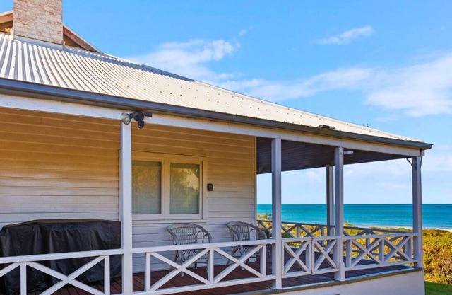 Absolute Beachfront 3BR 2BA Home w/Beach Track