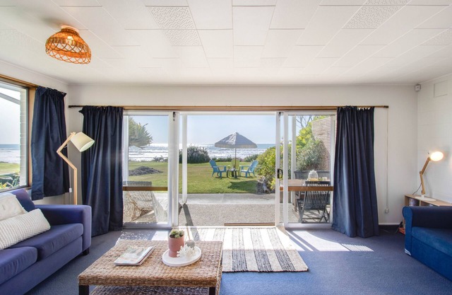 Absolute Beachfront - Waimarama Holiday Home