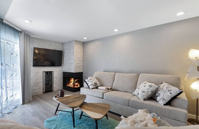 Across the street from the Fountain park area. 2 master suits, hot tub, pool
