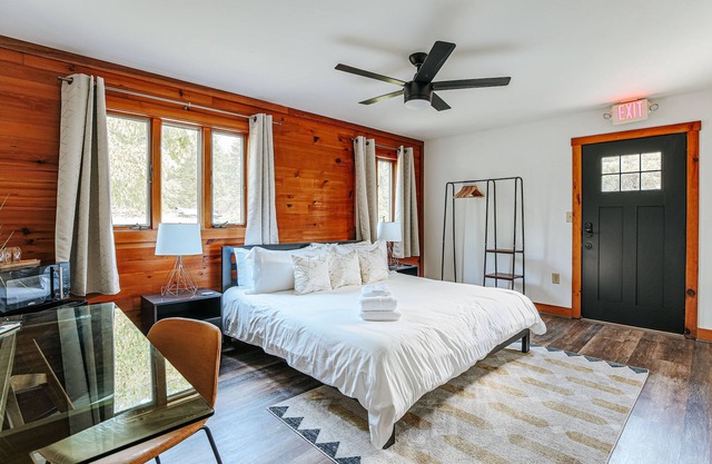 ADA King Studio + Roll-in Shower | Pet-Friendly