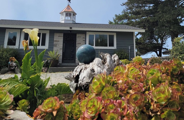 Adele's Oceanfront Retreat on Brookings best private beach Kid & Pet friendly!