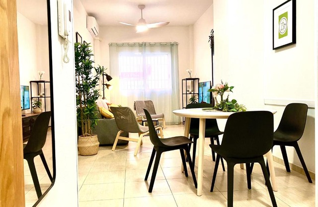 Adelfa - 2 hab, AA, parking gratis, junto Hospital