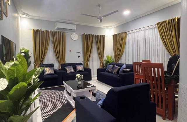 Adenta-Accra - 3 Beds - Sleeps 6 - Private Parking