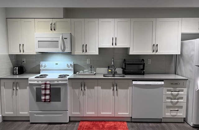Adorable 2 Bedroom Suite in Willoughby, Langley