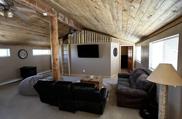 Adorable 2 Bedroom Guest House with a Kids Loft