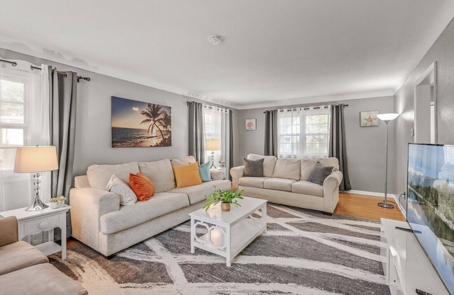 Adorable Comfy Home- 3M Headquarter-Battle Creek Park- MOA- DTWN St. Paul