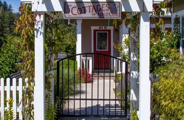Adorable Cottage in the heart of Eastsound