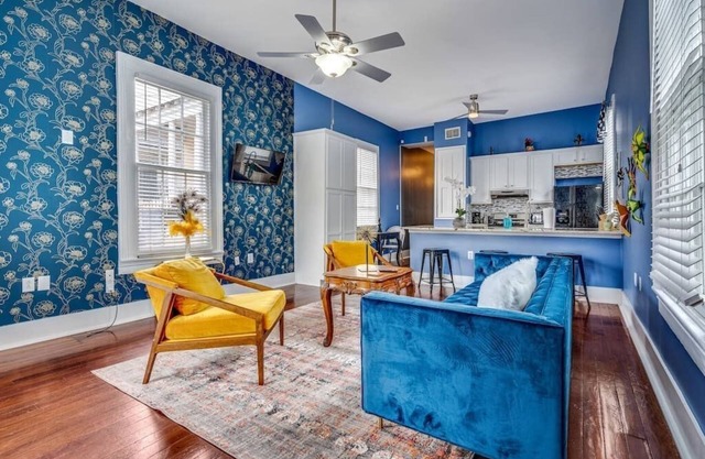 Adorable Mid City 2 Bedroom Centrally Located!