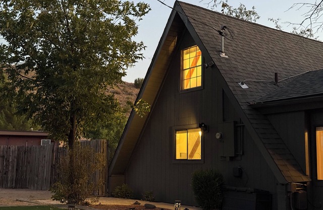 Adventure A-Frame w King Bed, Fire-pit, Grill near Sedona & Arizona wine country