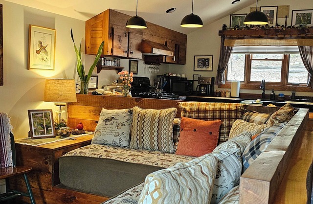 Adventures await You! Private Chalet near hiking trails, tubing, Gore Mtn. Ski.