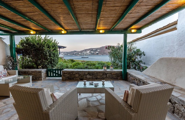 AFRODITE VILLA ON THE SEA (Private pool & beach)