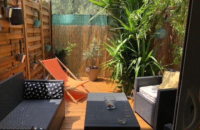 Agréable T2 traversant RDC avec terrasse - balcon - Parking 2 places - Clim portative