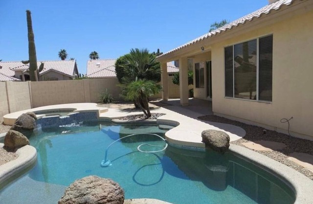 Ahwatukee Veteran owned 4bed 2bath Dog Friendly home with heated pool and spa