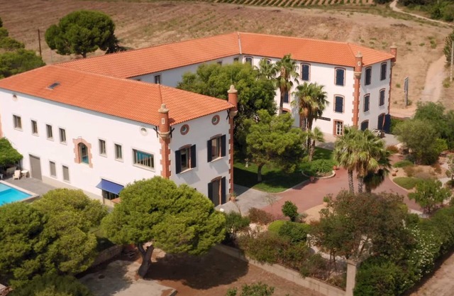 Aile de Château Avec Piscine au Milieu des Vignes, à 10 mn des Plages
