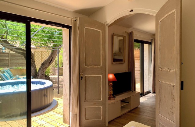 Air-conditioned flat garden & SPA + private parking countryside n calm, bright.