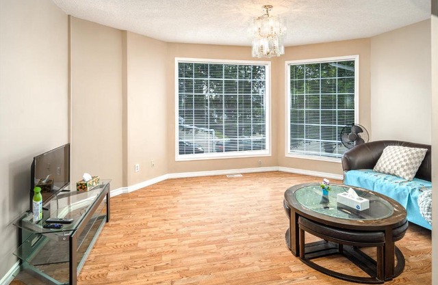 Airport 4BR2BA Double Garage Pet Friendly