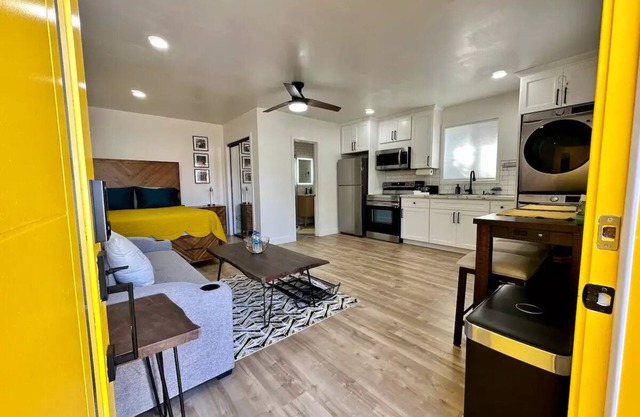 Airy Arty Studio with Amenities