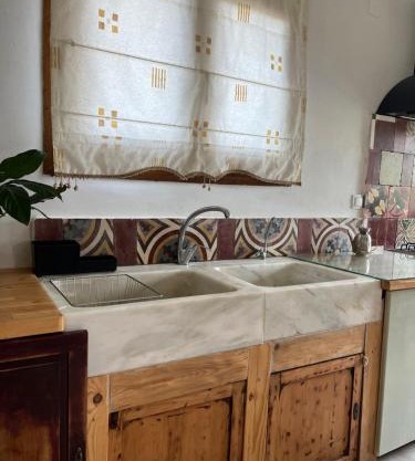 Aletraki -Off-Grid Retreat Above Heraklion, Peaceful Views