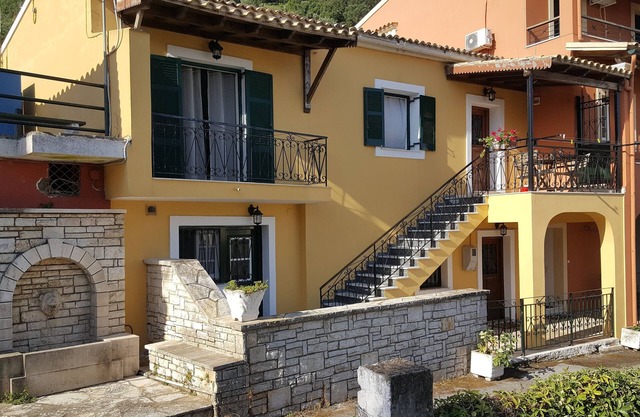 Alexandros House 600metres from Ermones beach