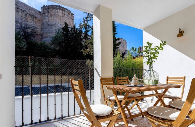 Alhacaba - Four Bedroom House, Sleeps 8
